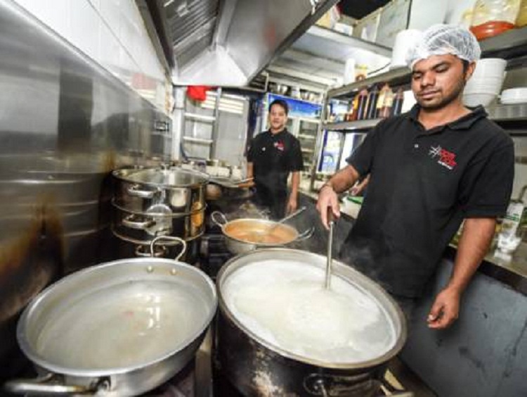 Pencari Kerja di UAE Bisa Makan Gratis di Restoran Ini 3