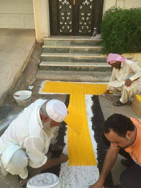 Masya Allah, Jalan Khusus Ini Dibuat untuk Mudahkan Para Tunanetra Pergi Ke Masjid 1 tunanetra