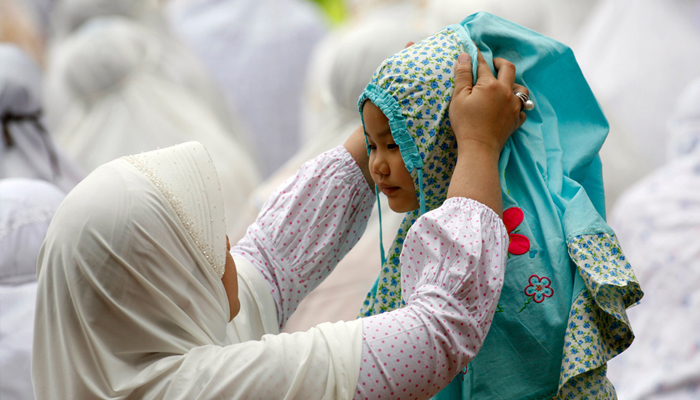 amanah, Hukum Mengajak Anak Kecil Perempuan