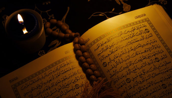 Membaca Al-Quran Sambil Tiduran, Dilarang? 1 tiduran