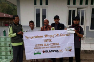 Jadi Relawan IslamposAid, Tim TSD Salurkan Al-Quran dari Pembaca Islampos 2 Labuan Bajo
