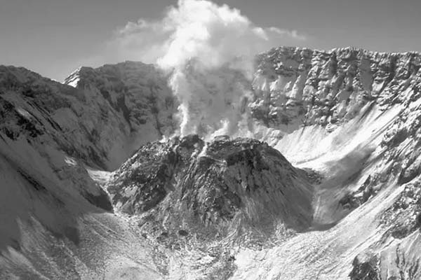 Pada hari kiamat gunung-gunung adalah seperti bulu yang