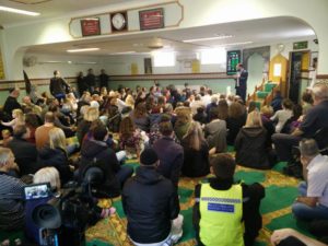 Komunitas Muslim Inggris Kenalkan Islam di Acara Open Day, Warga Non-Muslim Antusias 3 inggris