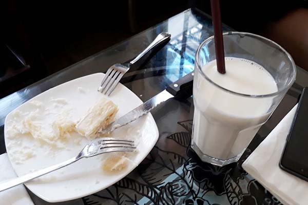 Hukum Makan dan Minum Sambil Berdiri bagi Seorang Muslim 3 Hukum Makan dan Minum Sambil Berdiri