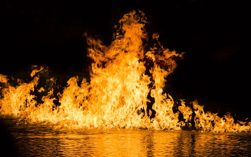 suami bakar istri, Balasan Memakan Harta Anak Yatim, Orang Pertama yang Masuk Neraka