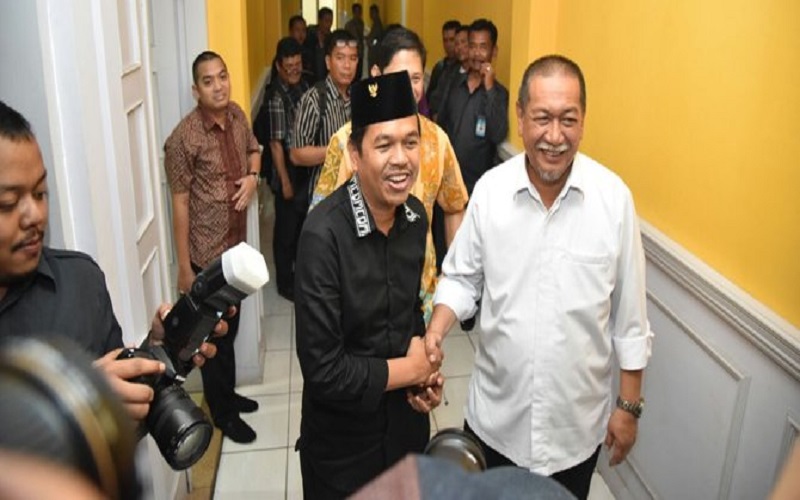 Dedi Mulyadi dan  Deddy Mizwar


Foto: Republika