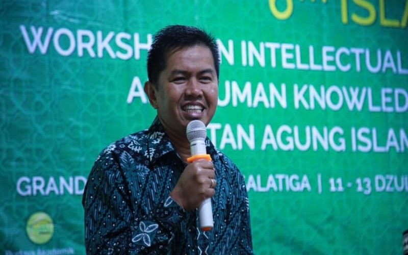 Profesor Irwandi Jawsir asal Indonesia

Foto:Kumparan
