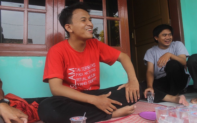 Ayat Senyum Dalam Kesedihan : 15 Kata-Kata Bijak tentang Senyum