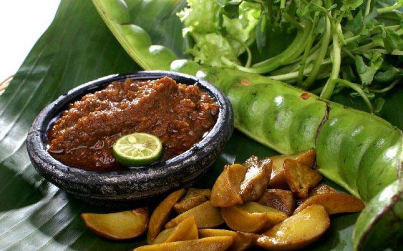 Hukum Makan Petai atau Jengkol