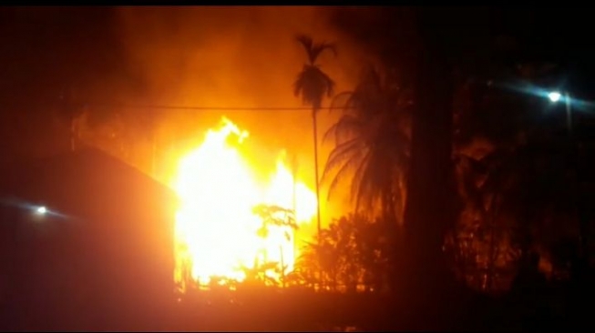 Sumur minyak milik warga Aceh meledak menyebabkan korban tewas. Foto: Suara