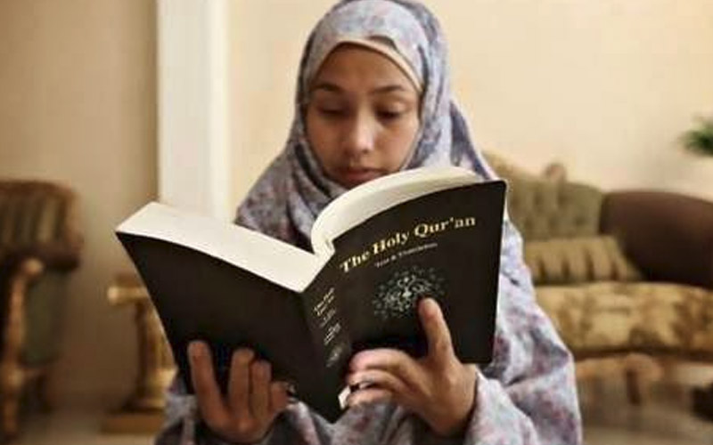 Jennifer Berzon, Khadimat Jujur yang Masuk Islam di Bulan  