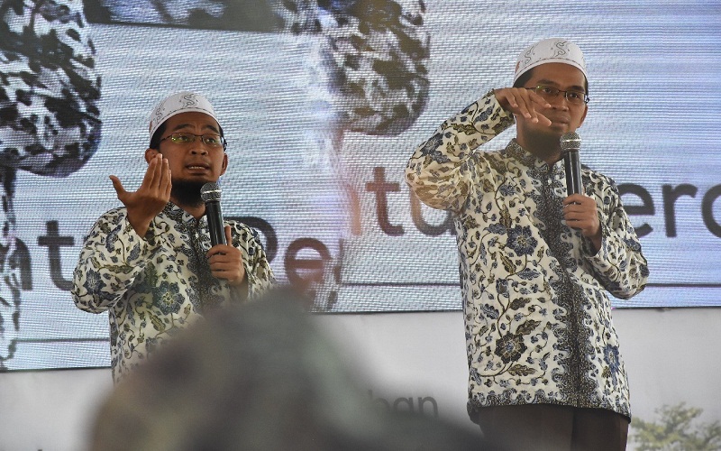 Ustaz Adi Hidayat Klarifikasi Soal Insiden Penghentian Ceramahnya Islampos