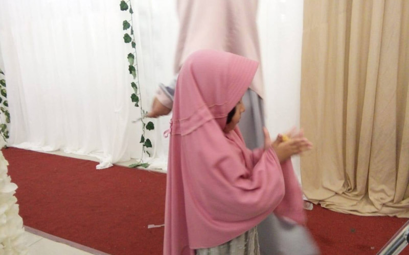 Apa Hukum Mengajak Anak Kecil Perempuan ke Masjid? 1 Hukum Mengajak Anak Kecil Perempuan ke Masjid