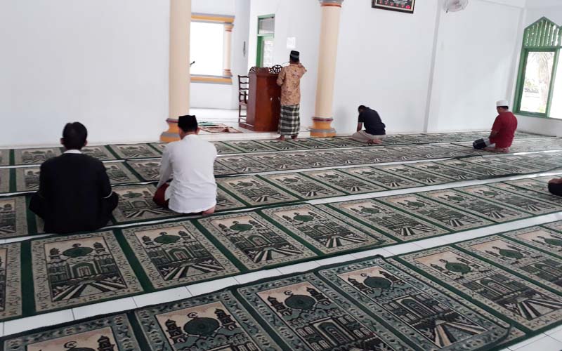 Zikir, Amalan Ringan tapi Sedikit Yang Bisa Melakukan 5 mendengar azan, Amalan Ringan