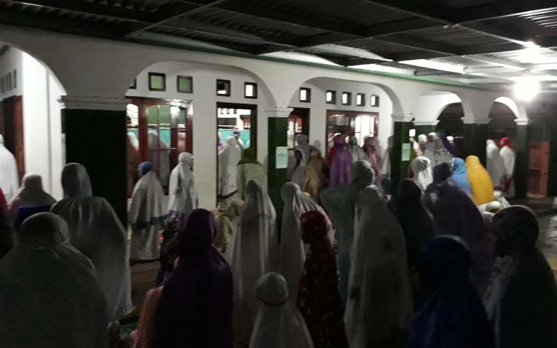 Shalat Tarawih Perempuan