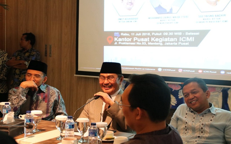 ICMI menggelar diskusi media bertema Ekonomi Pasar Pancasila dan Pemberdayaan Ekonomi Umat, di kantor operasional ICMI, Menteng, Jakarta, Rabu (11/7/2018). Foto: Rhio/Islampos
