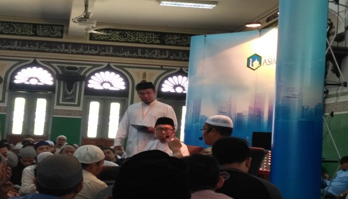 Tabligh Akbar dengan tema "Saat Hidayah Menyapa Spesial Present untuk seluruh saudara kita para Mualaf" di Masjid Agung Al-Azhar Kebayoran Baru Jakarta Selatan, Selasa (11/9/2018). Foto: Rhio/Islampos