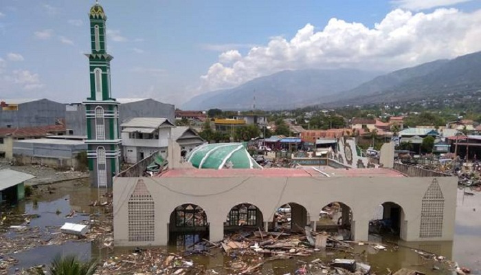 Potret sebuah Masjid di Palu yang terdampak gempa bumi 7,4 SR dan tsunami, Jumat (28/9/2018). Foto: AP Photo