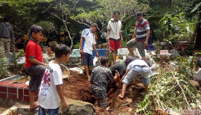 Pemakaman yang menjadi tempat jenazah keluar dari makamnya karena longsor. Foto: Detik