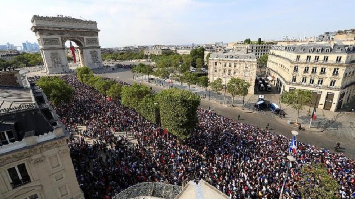 Ratusan ribu warga Prancis gelar aksi protes kenaikan harga BBM. Foto: CNN