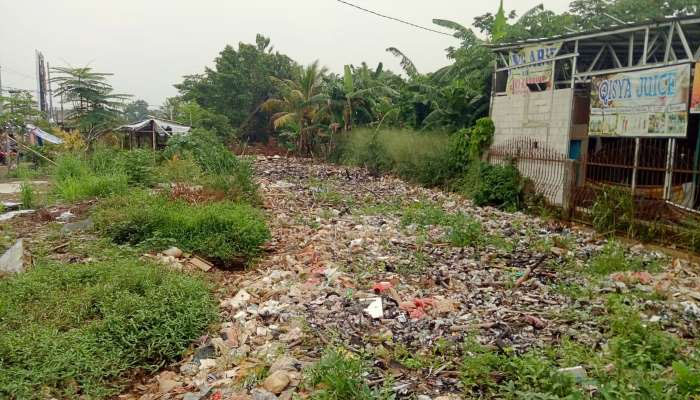 sungai penuh sampah