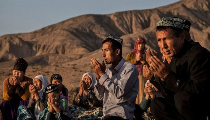 larangan china untuk muslim uighur, Muslim Itu Bersaudara, Amal Paling Utama 