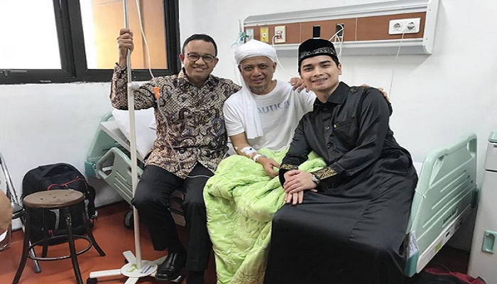 Ustaz Arifin Ilham yang tengah dirawat bersama Anies Baswedan dan Alvin Faiz. Foto: Instagram Alvin Faiz