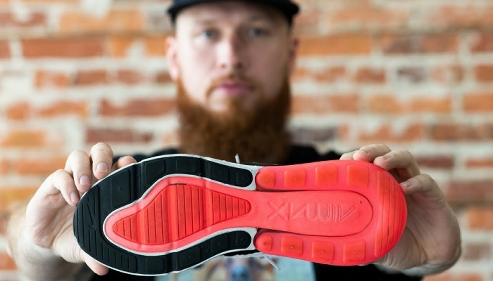 Dinilai Mirip Lafaz Allah, Logo Sepatu Nike Air Max 270 Dipetisikan –  Islampos