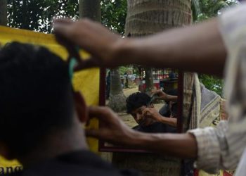 Tukang cukur di Bangladesh. Foto: Alarabiya