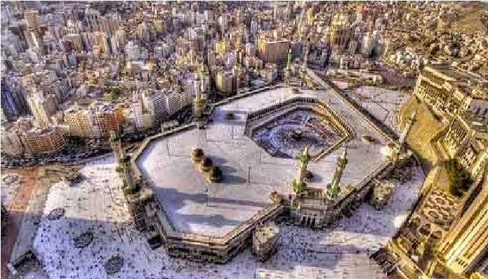 nekat-sebuah-mobil-terobos-gerbang-masjidil-haram