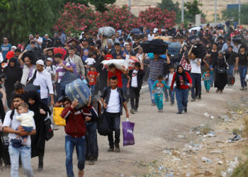 Ribuan pegungsi Suriah kembali ke negaranya. Foto: Al-Monitor