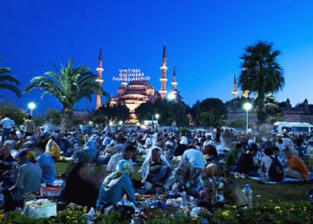 Tradisi unik Ramadhan di Turki salah satunya buka puasa bersama. Foto: Erdoans's Turkey