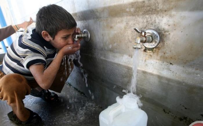 Warga Gaza kesulitan mendapatkan air bersih. Foto: Maan