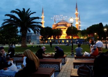 suasana buka puasa di Turki