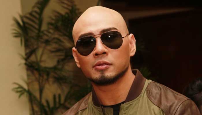  Deddy  Corbuzier  Disebut akan Syahadat Live di Hitam  Putih  