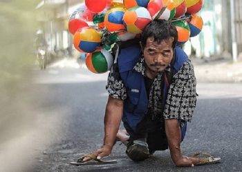 Pak Setu jualan balon. Foto: Instagram