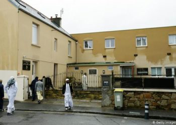 Penembakan lukai imam dan masjid di Prancis. Foto: DW