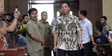 Mantan Ketua Umum PPP, Romahurmuziy memasuki ruang sidang Pengadilan Tipikor, Jakarta, Rabu (26/6/2019). Foto: Liputan6