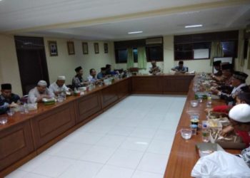 Dewan Da'wah Islamiyah Indonesia Provinsi Sumatera Barat menggelar Diskusi dan buka puasa bersama. Foto: Rhio/Islampos