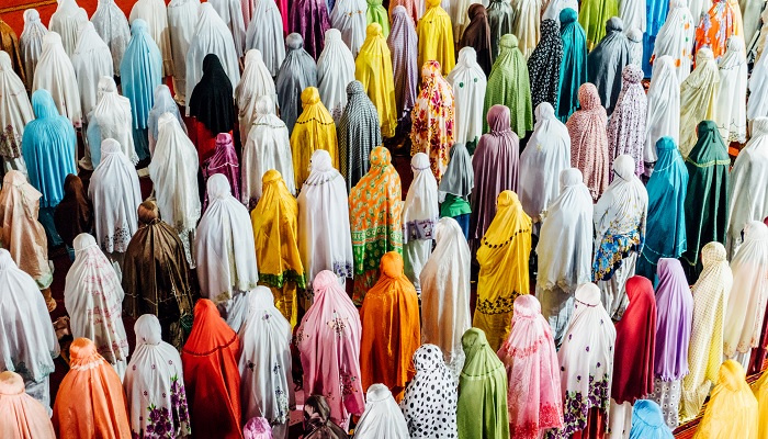 shalat berjamaah, menggunakan pakaian terbaik ketika shalat,