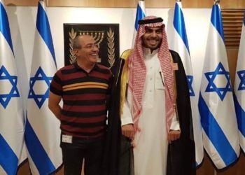 Mohammed Saud bersama sponsornya  saat berkunjung ke Israel. Foto: Middle East Eye