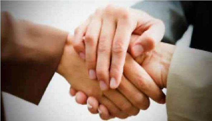 Keutaman Mendamaikan Orang yang Sedang Bermusuhan 2 Keutaman Mendamaikan Orang yang Sedang Bermusuhan 1 Mendamaikan