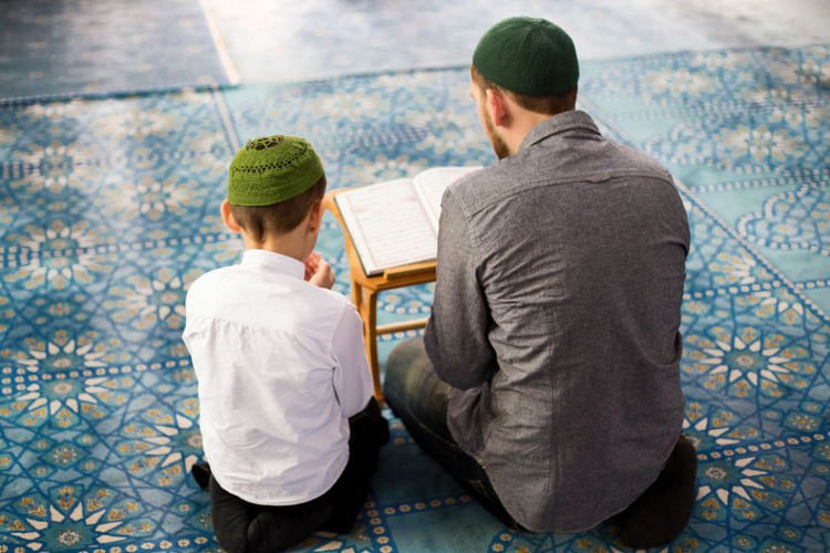 Ayah, Jangan Segan Untuk Mencium Anak-anakmu - Islampos