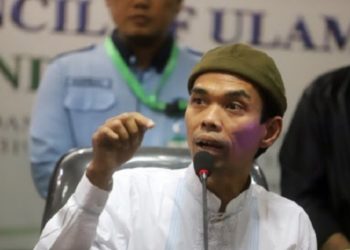 Abdul Somad memberikan keterangan dalam konferensi pers setelah bertemu dengan Majelis Ulama Indonesia (MUI), di gedung MUI, Jakarta, Rabu, (21/8/2019). Foto: Harianindo