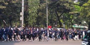 Aksi Mahasiswa geruduk Gedung DPR, Foto: Rhio/Islampos