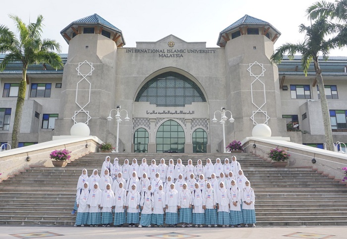 SMP-SMA Ar-Rohmah Putri Pesantren Hidayatullah Malang kembali menggelar Overseas Malaysia - Singapura 2019. Foto: Istimewa