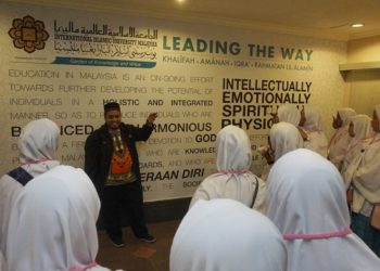 rombongan overseas SMP-SMA Ar-Rohmah Putri mendapat sambutan hangat dan penuh kekeluargaan oleh Amirul Firdausi, Ph.D. Foto: Istimewa