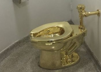 Toilet emas 18 karat dicuri orang. Foto: BBC
