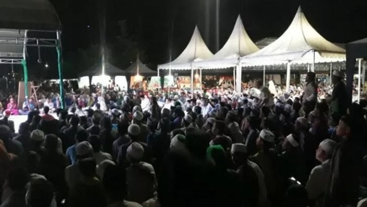 Zikir akbar diikuti ribuan umat Islam di Kota Palu. Foto: Antara
