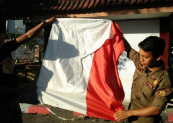 Bendera Merah Putih robek di DPRD Bulukumba. Foto: Rakyatku